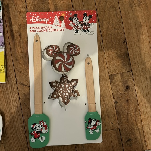 Disney baking essentials - Picture 2 of 3